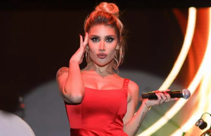 İrem Derici beğeni yağmuruna tutuldu