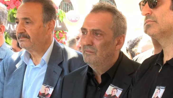 Yavuz Bingöl annesinin cenaze töreninde sitem etti