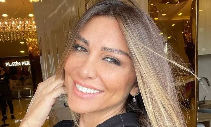 Selen Görgüzel’den bikinili poz!