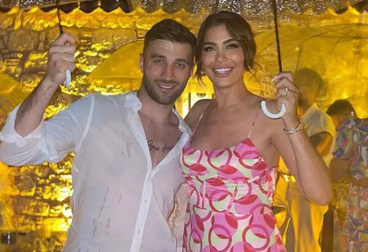 Eşi Ebru Şancı’nın dekoltesini kapatmaya çalıştı!