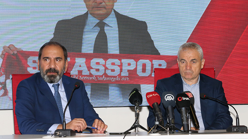 Sivasspor’da Rıza Çalımbay imzayı attı
