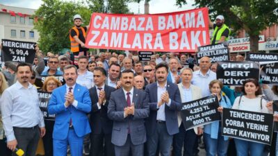 İYİ Parti’den Bursa’da, ‘Tahta Bacaklı Hayat Pahalılığı’ protestosu