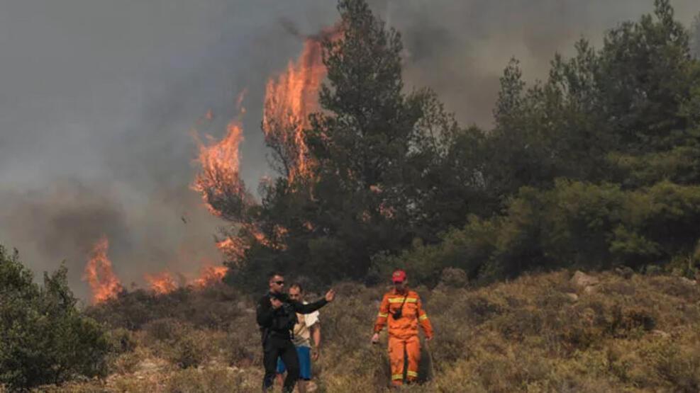 Yunanistan’da korkutan yangın! Halk tahliye edildi
