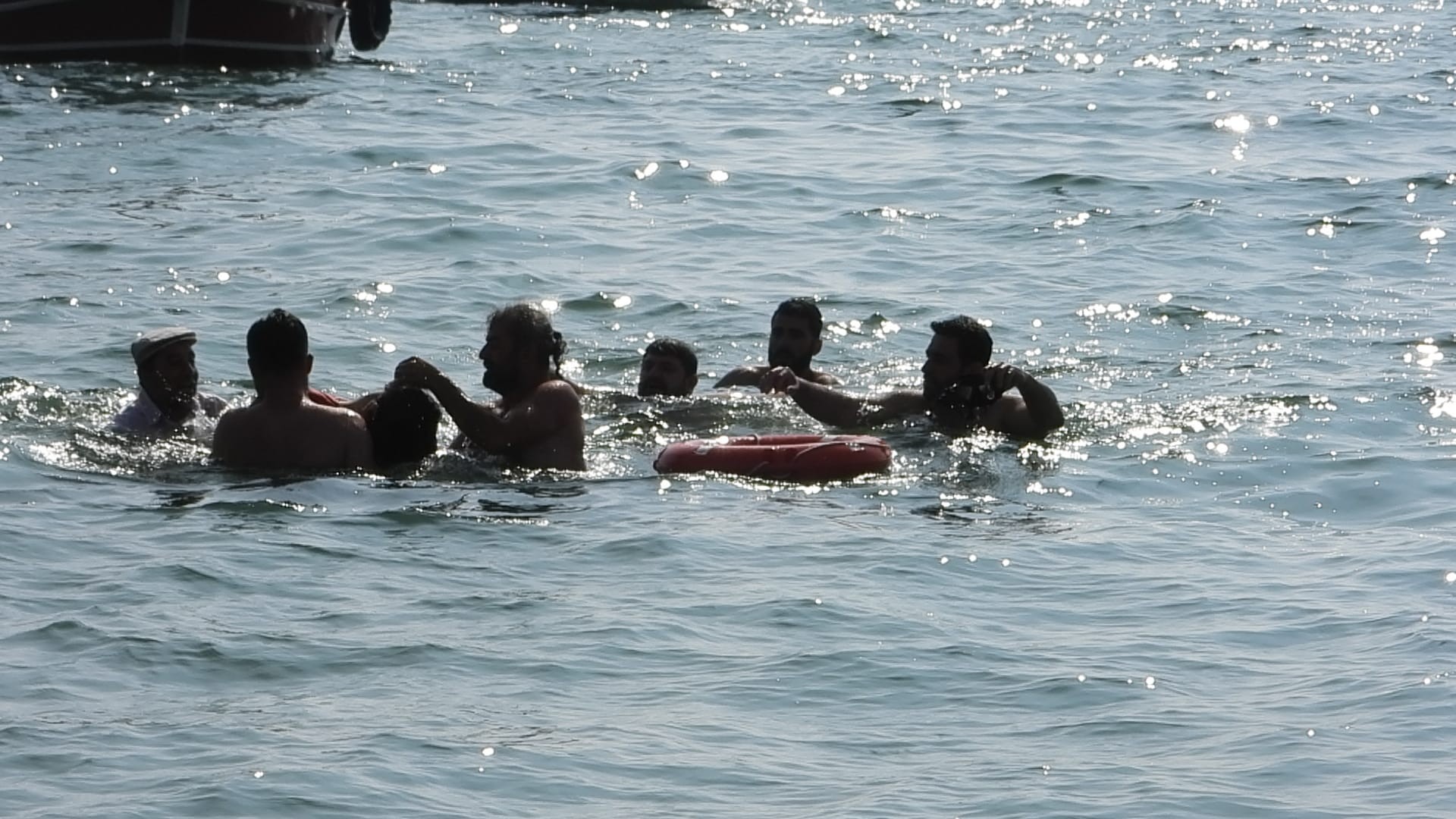 Hatay’da denize giren 15 yaşındaki kız boğularak hayatını kaybetti