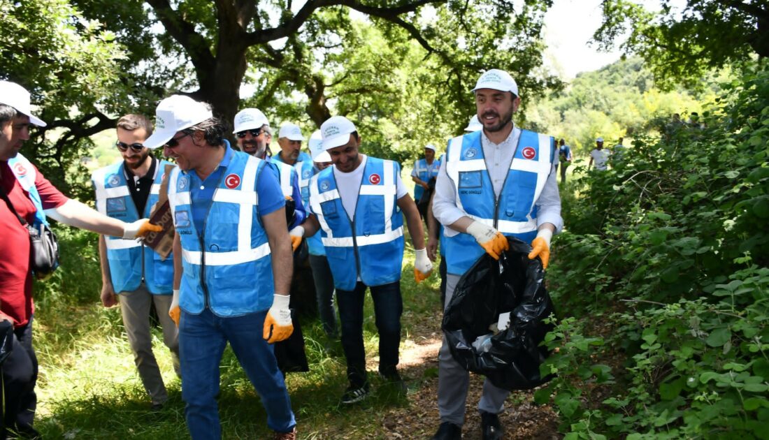 Kestel Belediye Başkanı Tanır, gönüllülerle birlikte çöp topladı