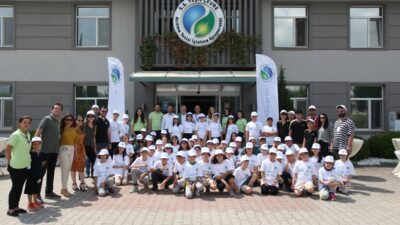 Bursa’da öğrenciler, yeşil çevre için kolları sıvadı