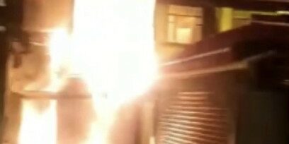 Bursa’da tarihi bina alev alev yandı