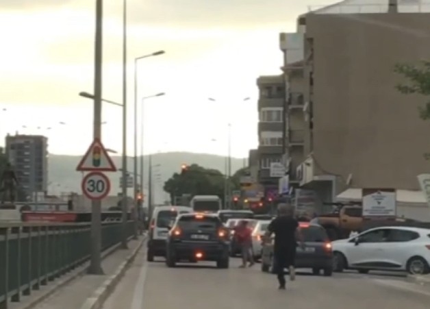 Bursa’da yol verme kavgasında ortalık meydan muharebesine döndü