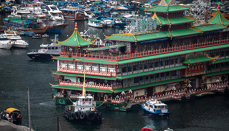 Hong Kong’un simgelerinden yüzen restoran battı