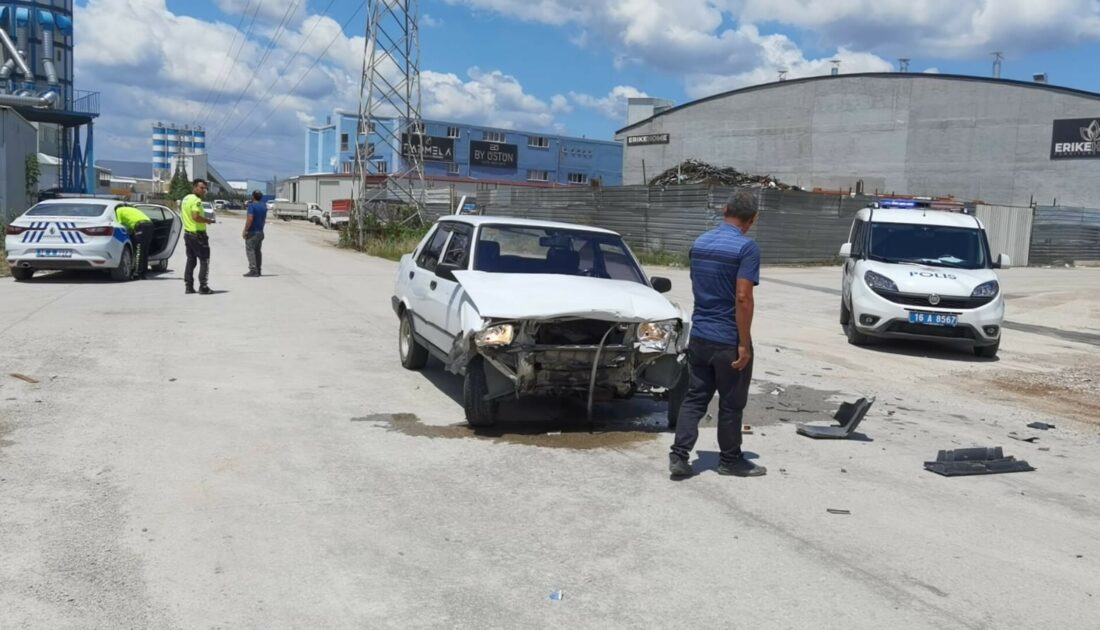 Bursa’da kaza: İki otomobil çarpıştı