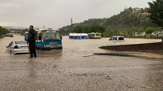 Ankara’nın Akyurt ilçesini sel vurdu