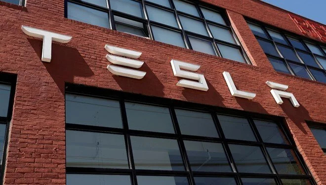 Çin’de Tesla modellerine yasak