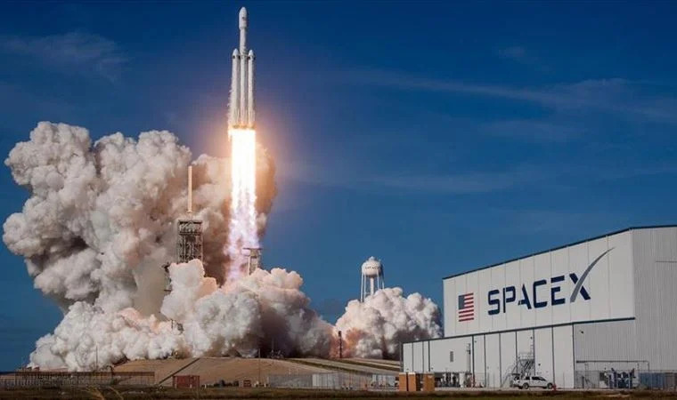 SpaceX’in uzaya yapacağı kargo uçuşu ertelendi