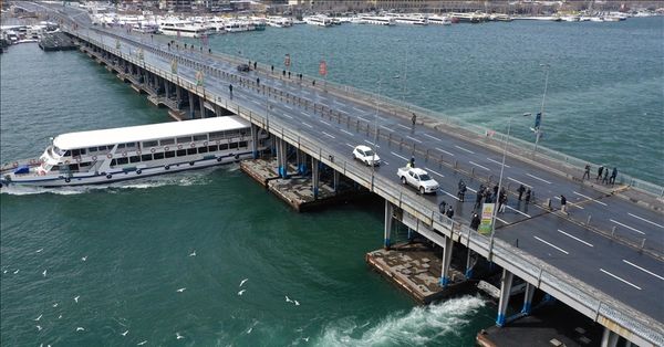 Atatürk Köprüsü araç ve yaya trafiğine kapatıldı