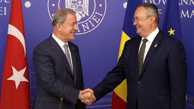 Bakan Akar, Romanya Başbakanı Ciuca ile görüştü