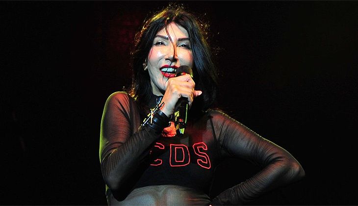 Hande Yener’in hayranına verdiği cevap alkışlandı