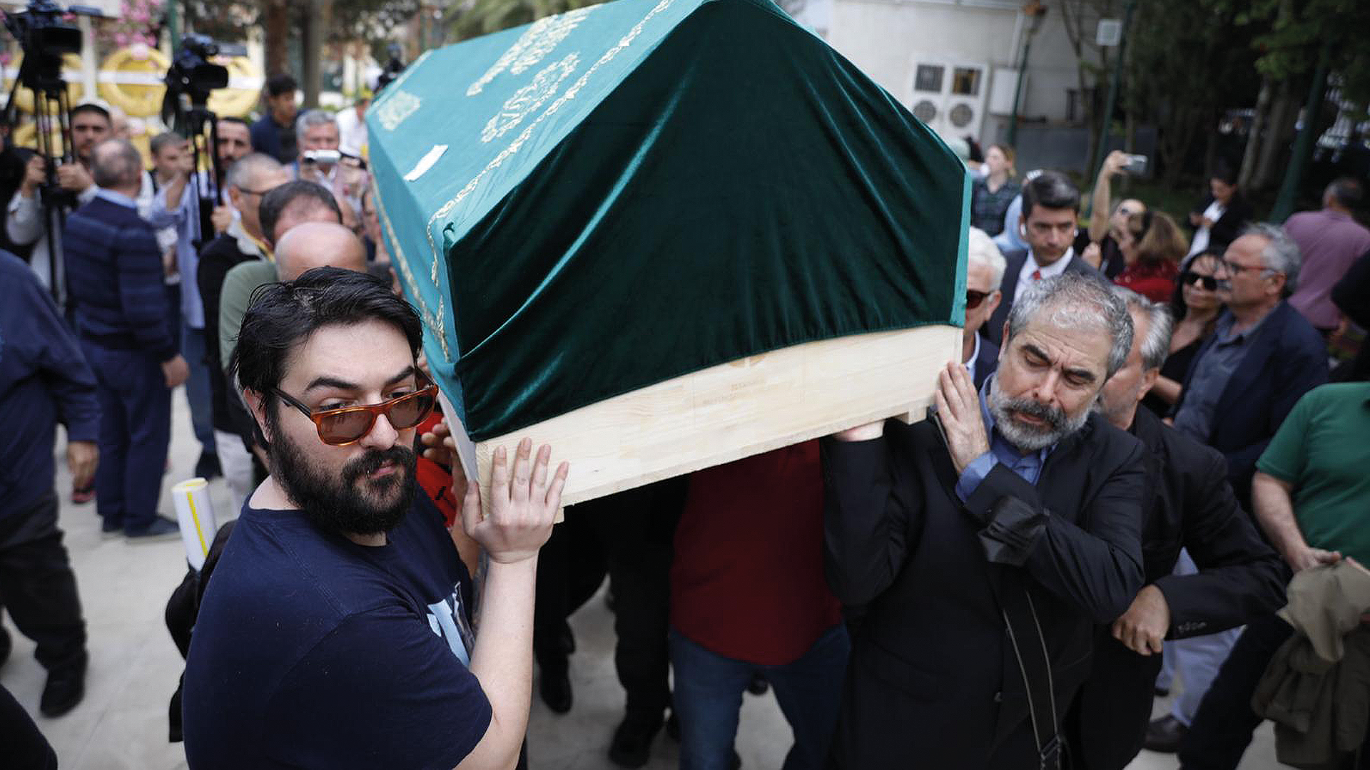 Karikatürist Latif Demirci’ye veda