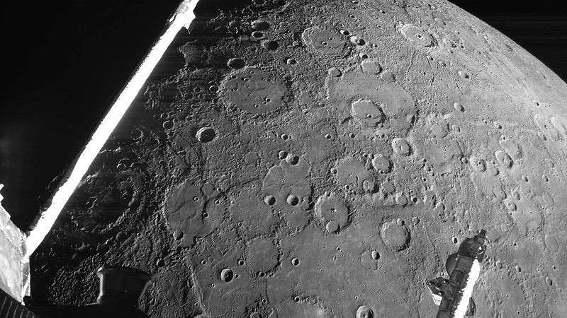 4 tonluk roket Ay’a çarpmıştı… NASA o görüntüleri paylaştı!