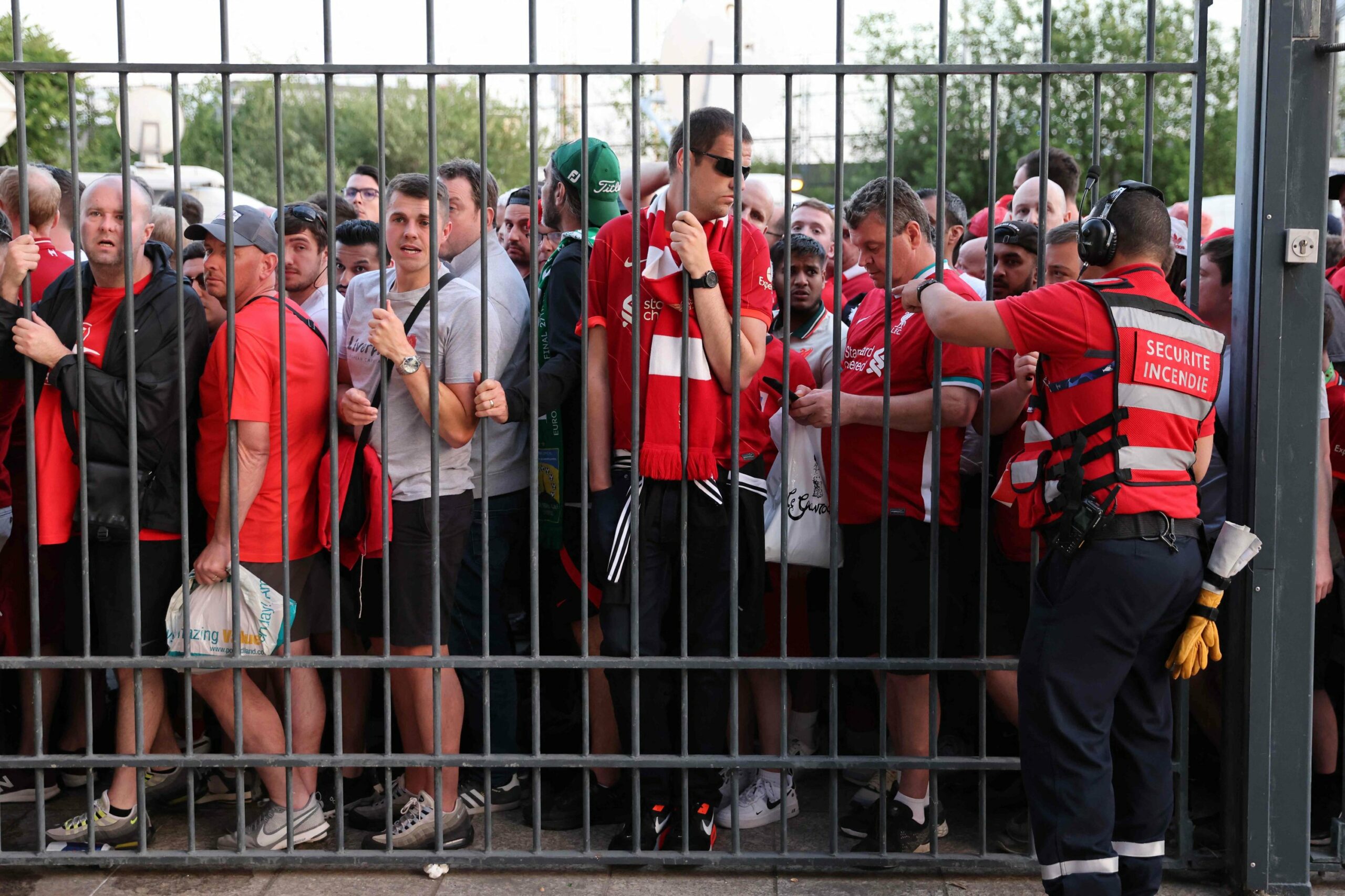 UEFA, Şampiyonlar Ligi öncesinde yaşananlar için özür diledi