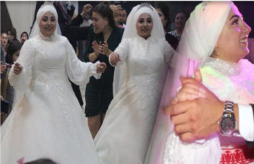 İkiz gelinler, aynı düğünde kuzenler ile dünyaevine girdi