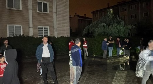 Düzce’de taşkın 1200 haneyi elektriksiz bıraktı