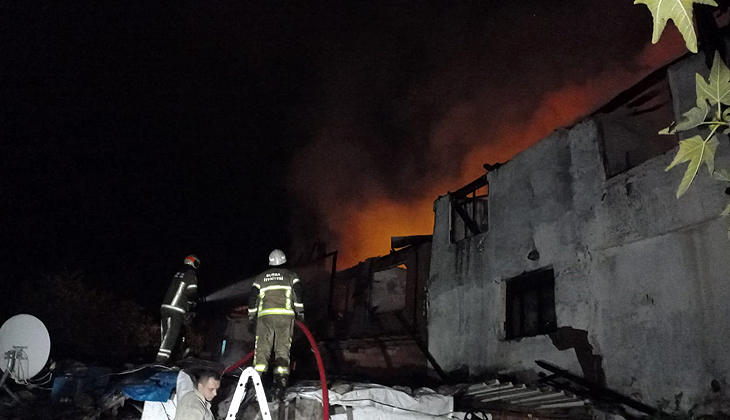 Bursa’da yangın paniği! Alevler 2 binaya daha sıçradı