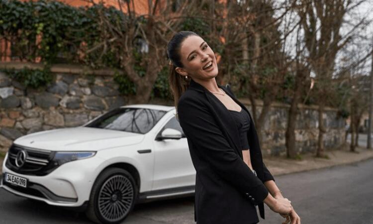 Zehra Güneş ödül törenindeki tarzıyla dikkat çekti