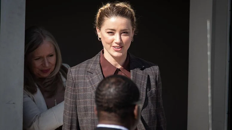 Tazminata mahkum edilen Amber Heard indirimli mağazada görüldü