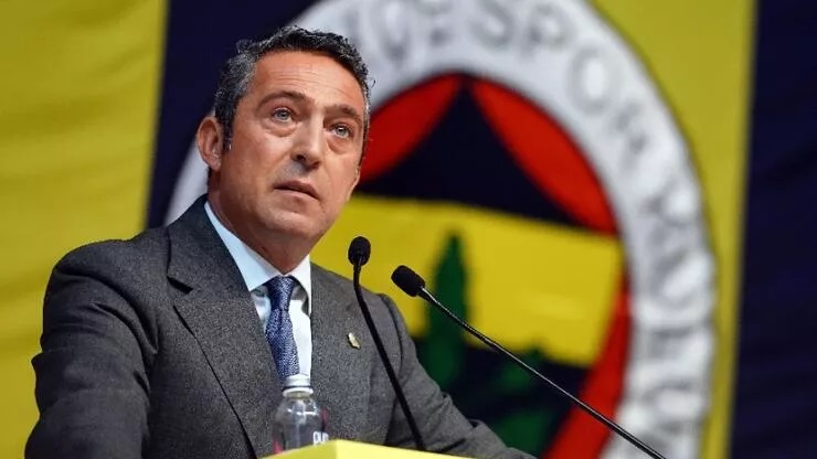 Ali Koç ve Mecnun Otyakmaz Kulüpler Birliği toplantısından erken ayrıldı Ali Koç ve Mecnun Otyakmaz Kulüpler Birliği toplantısından erken ayrıldı