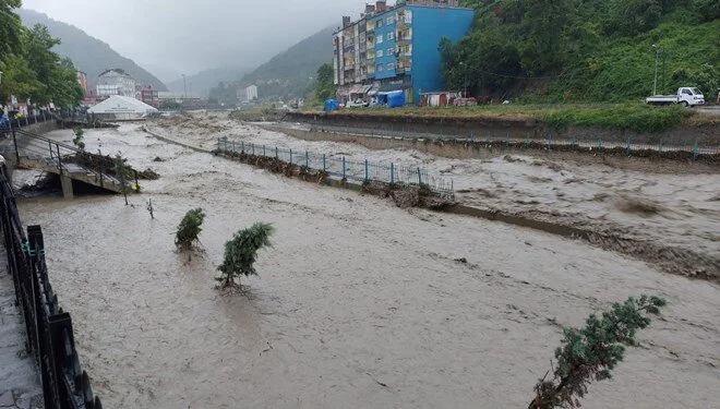 Kastamonu’da şiddetli yağış: İnebolu’da iki köprü çöktü
