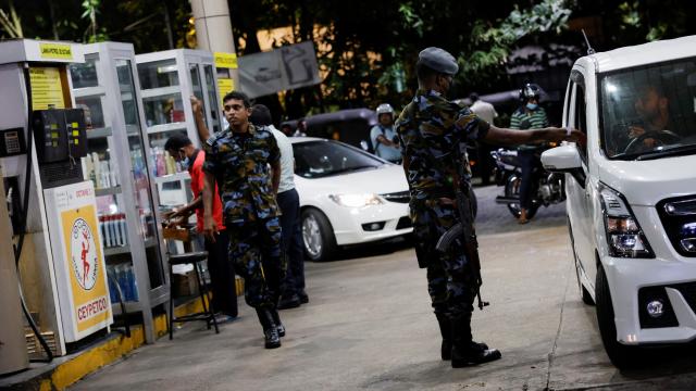 Sri Lanka’da yakıt satışları durduruldu