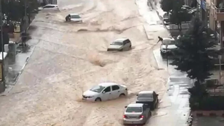 Ankara’da sel felaketi! Sele kapılan bir kişi hayatını kaybetti.