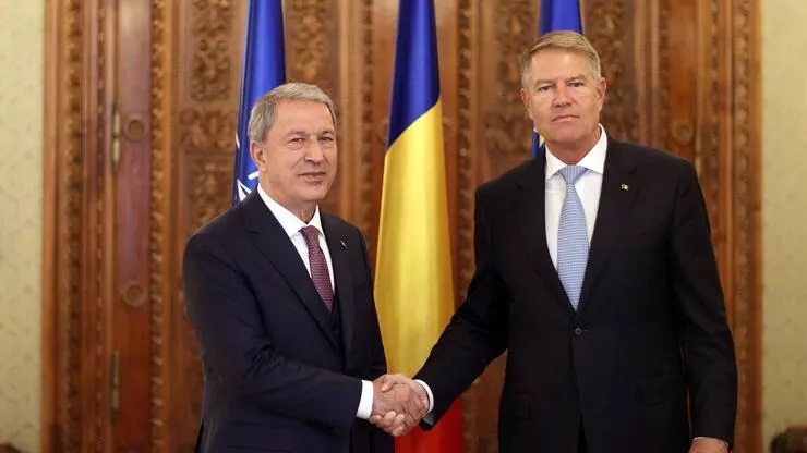 Bakan Akar, Romanya Cumhurbaşkanı Iohannis ile görüştü