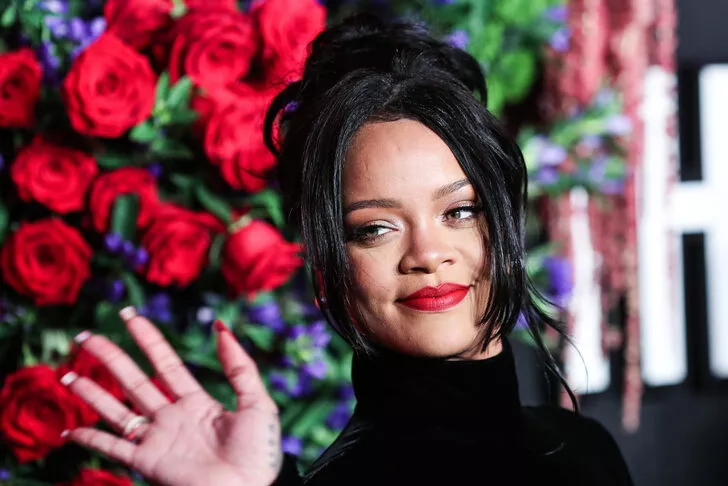 Rihanna üst üste üçüncü kez zirvede