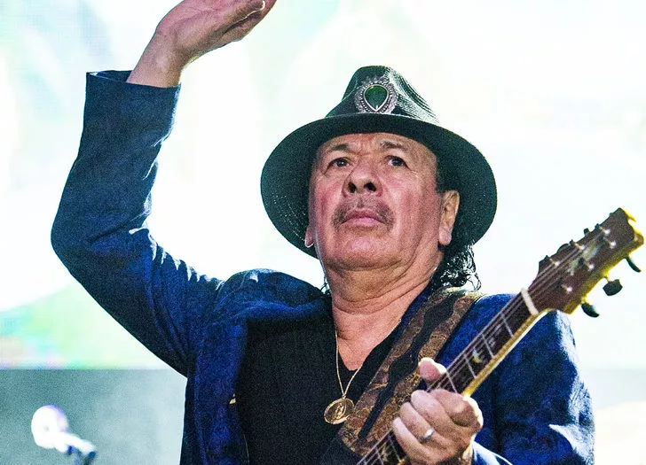 Efsane gitarist Carlos Santana konser sırasında bayıldı