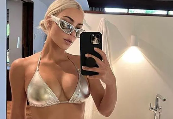Kim Kardashian beyaz bikinisiyle kıvrımlarını sergiledi