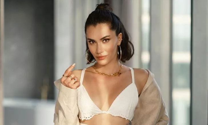 Hande Doğandemir bikinili pozuyla büyüledi!