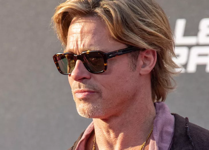 Brad Pitt kırmızı halıya etekle çıktı!