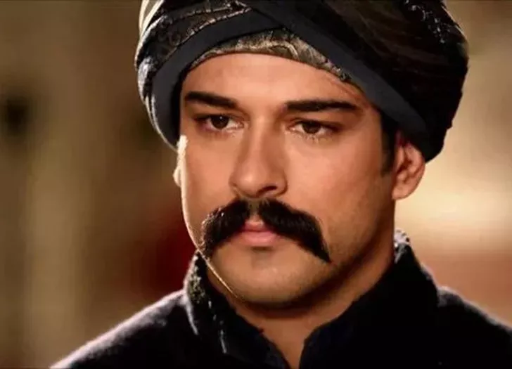 Hürrem Sultan kostümlü hayranı Playboy güzeli çıktı