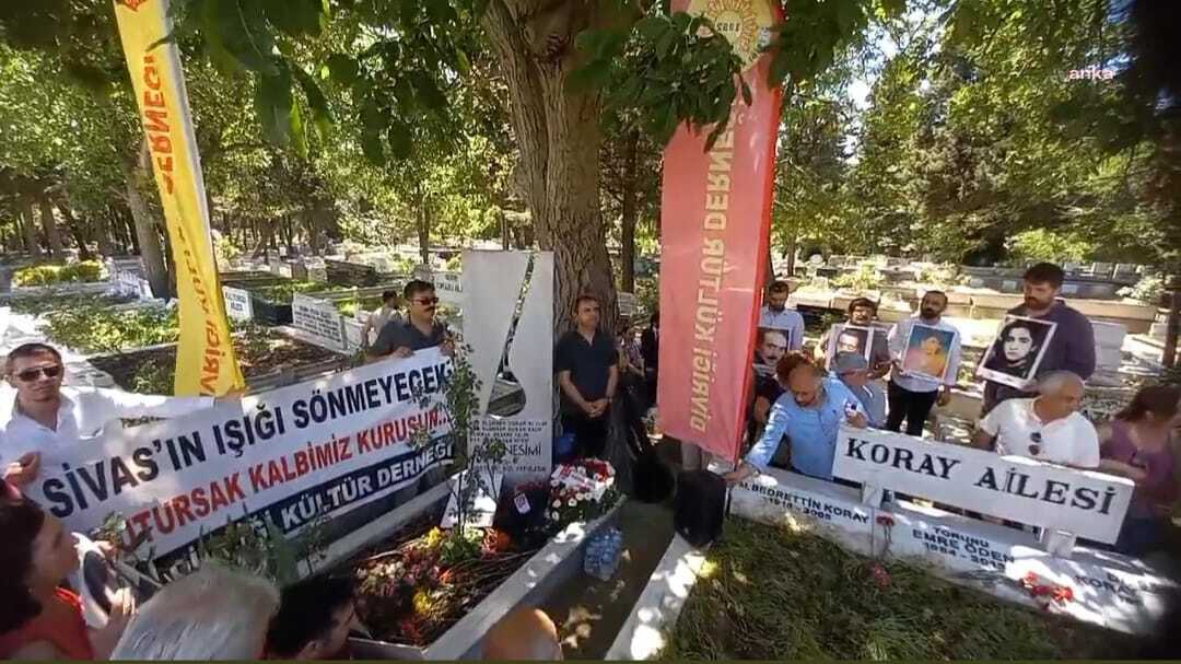 Sivas Katliamı’nda yaşamını yitiren Nesimi Çimen, mezarı başında anıldı