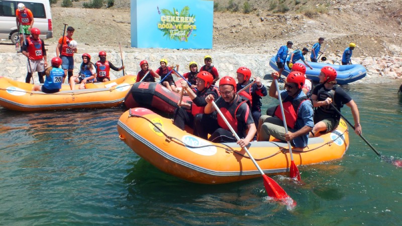 Cumhurbaşkanı Yardımcısı Oktay ve Bakan Kasapoğlu, Yozgat’ta rafting yaptı