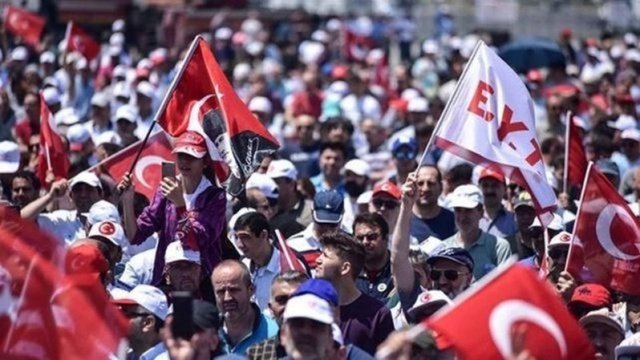 EYT’lilerden faiz tepkisi: Bir kalemde 26 milyar TL silinebiliyorsa…