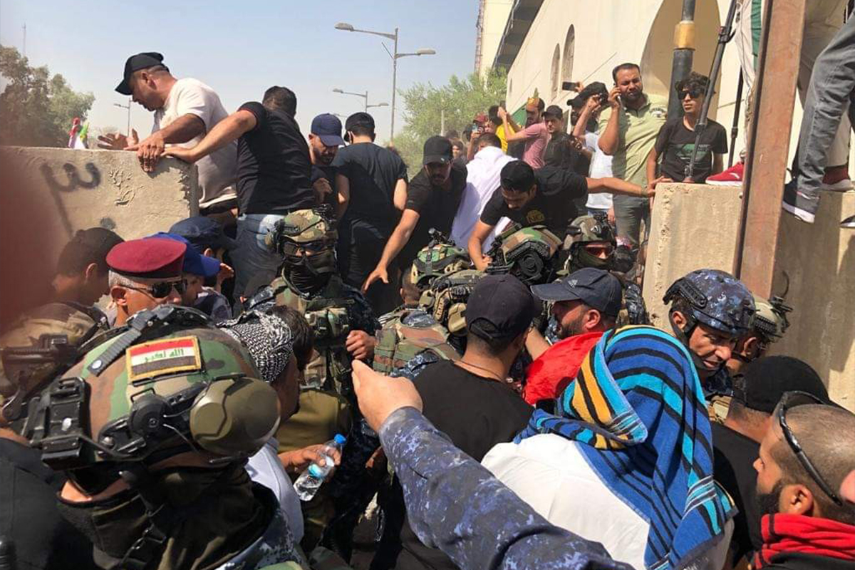 Irak’ta olaylar büyüyor: Sadr destekçileri ikinci kez parlamentoyu bastı