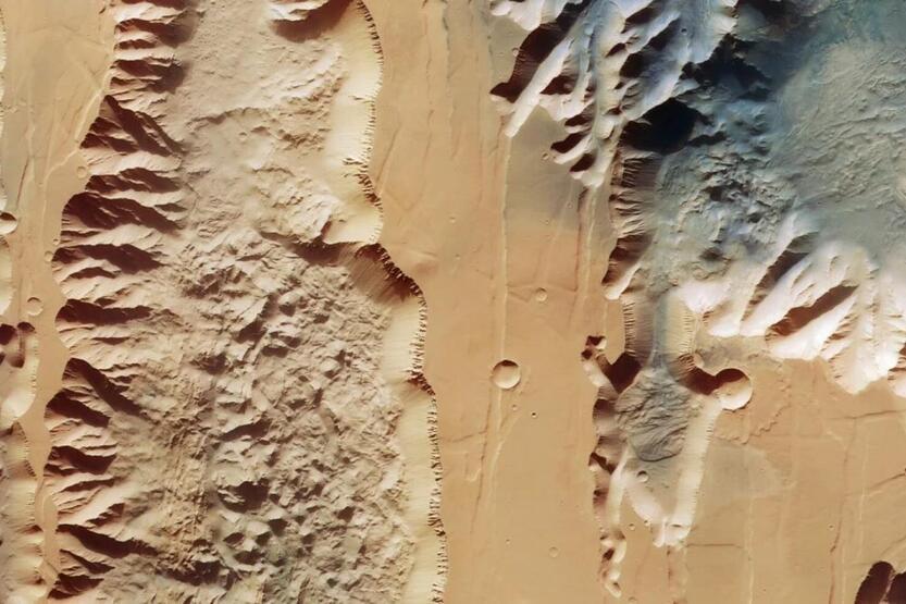 Güneş Sistemi’ndeki en büyük kanyon görüntülendi