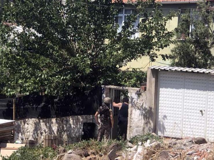 Eşi tarafından bıçakla rehin alınan kadın özel harekatın operasyonuyla kurtarıldı