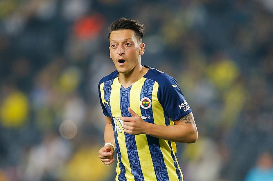 Fenerbahçe Mesut Özil ile yollarını ayırdı