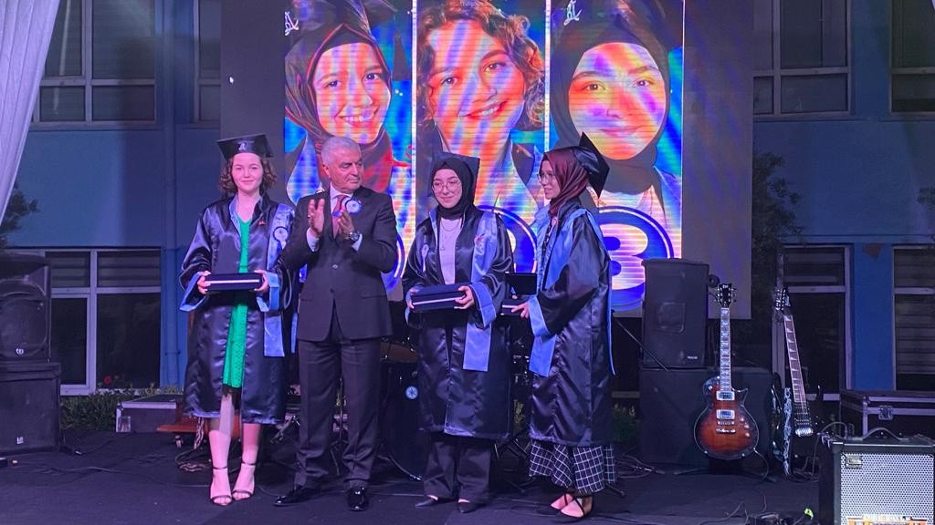 Bursa Anadolu Lisesi sosyal, sanatsal ve sportif faaliyetlerle ön plana çıkıyor