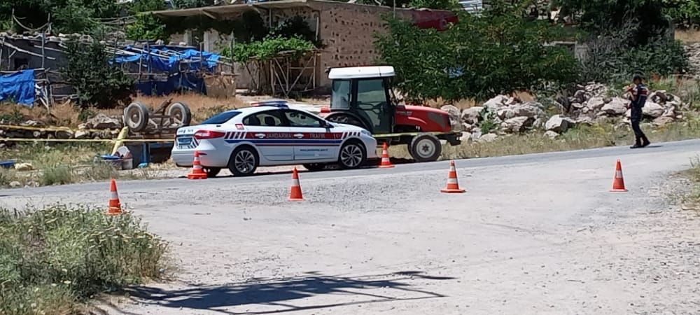 Niğde’de traktör devrildi: 1 ölü, 6 yaralı