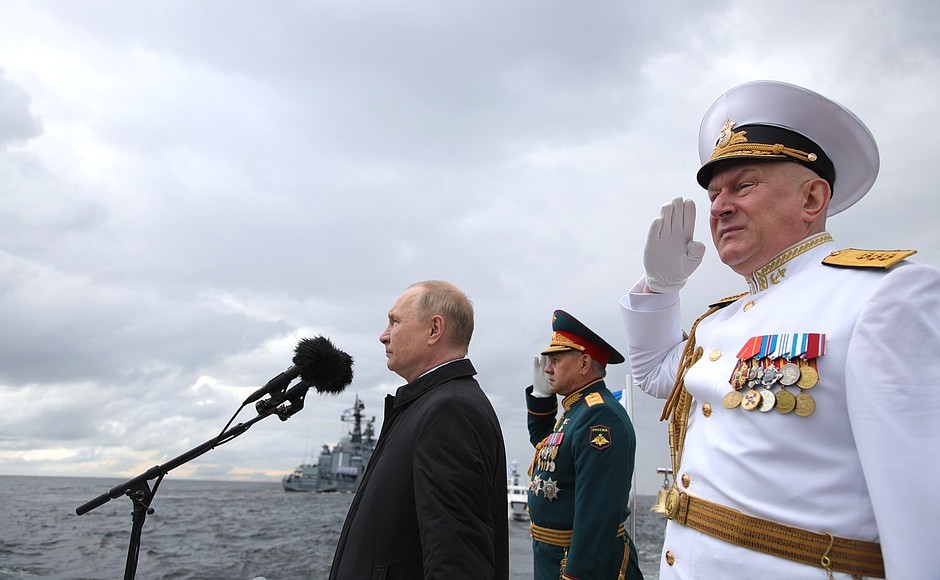Rusya Devlet Başkanı Putin, Rus donanması geçit törenine katıldı