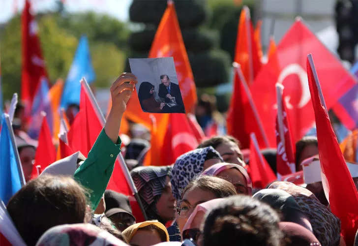 Kalabalığın arasında o fotoğraf göze çarptı! 6 yıl sonra…